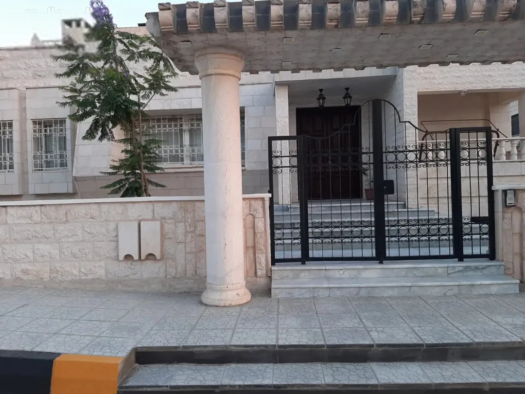 فيلا للبيع _ اربد _ اسكان المهندسين .الحي الجنوبي .