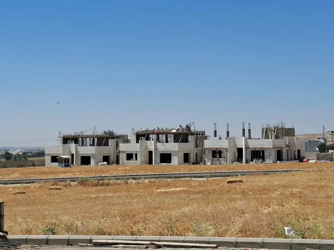 فيلا فاخرة للبيع في منطقة اللبن جنوب عمان بالقرب من جامعة الشرق الأوسط