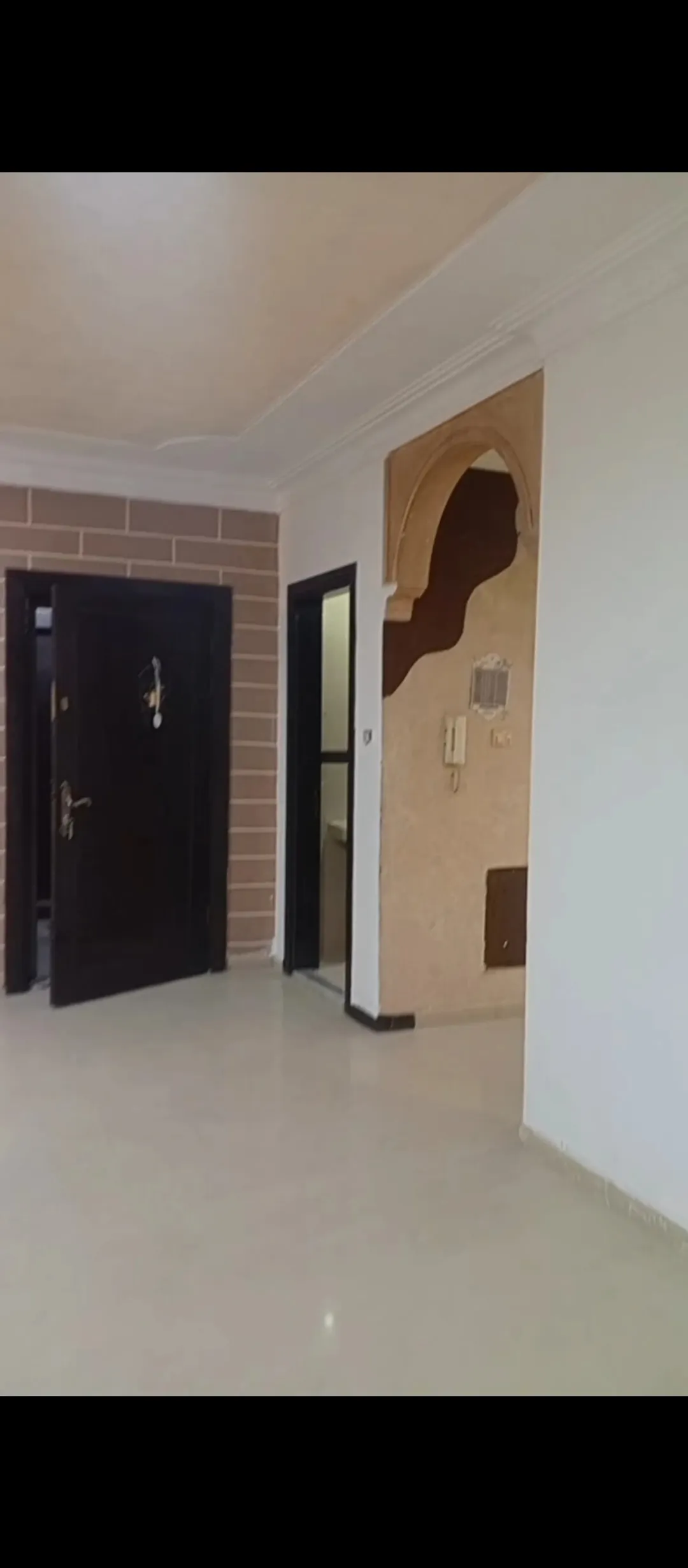 شقه للبيع بسعر مغري في اجمل مناطق في ضاحيه الاقصى بجانب جميع الخدمات 53000 .