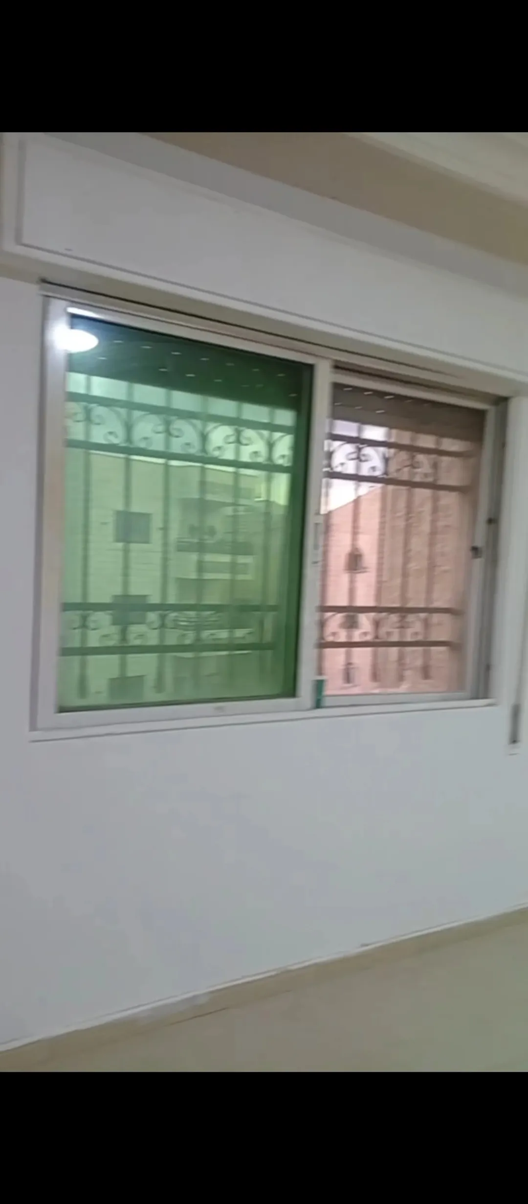 شقه للبيع بسعر مغري في اجمل مناطق في ضاحيه الاقصى بجانب جميع الخدمات 53000 .