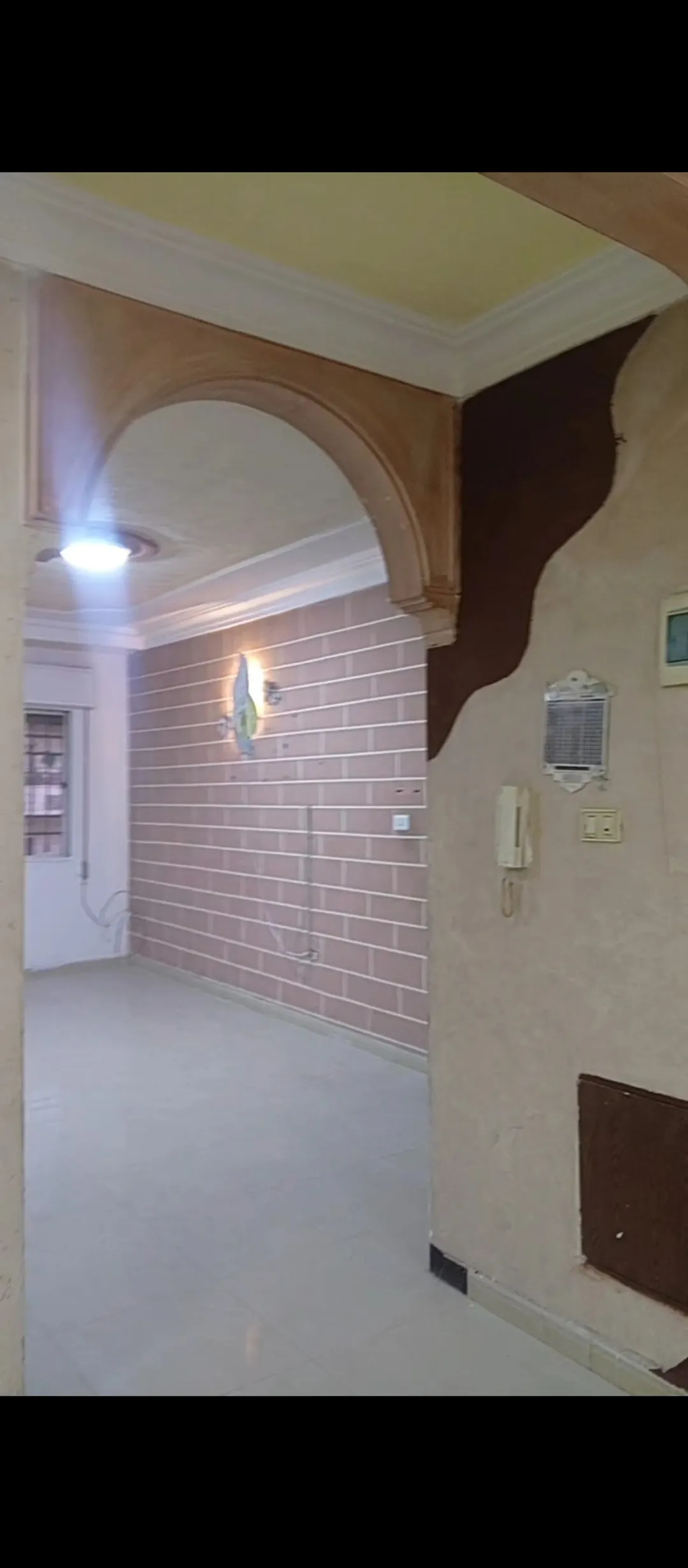 شقه للبيع بسعر مغري في اجمل مناطق في ضاحيه الاقصى بجانب جميع الخدمات 53000 .