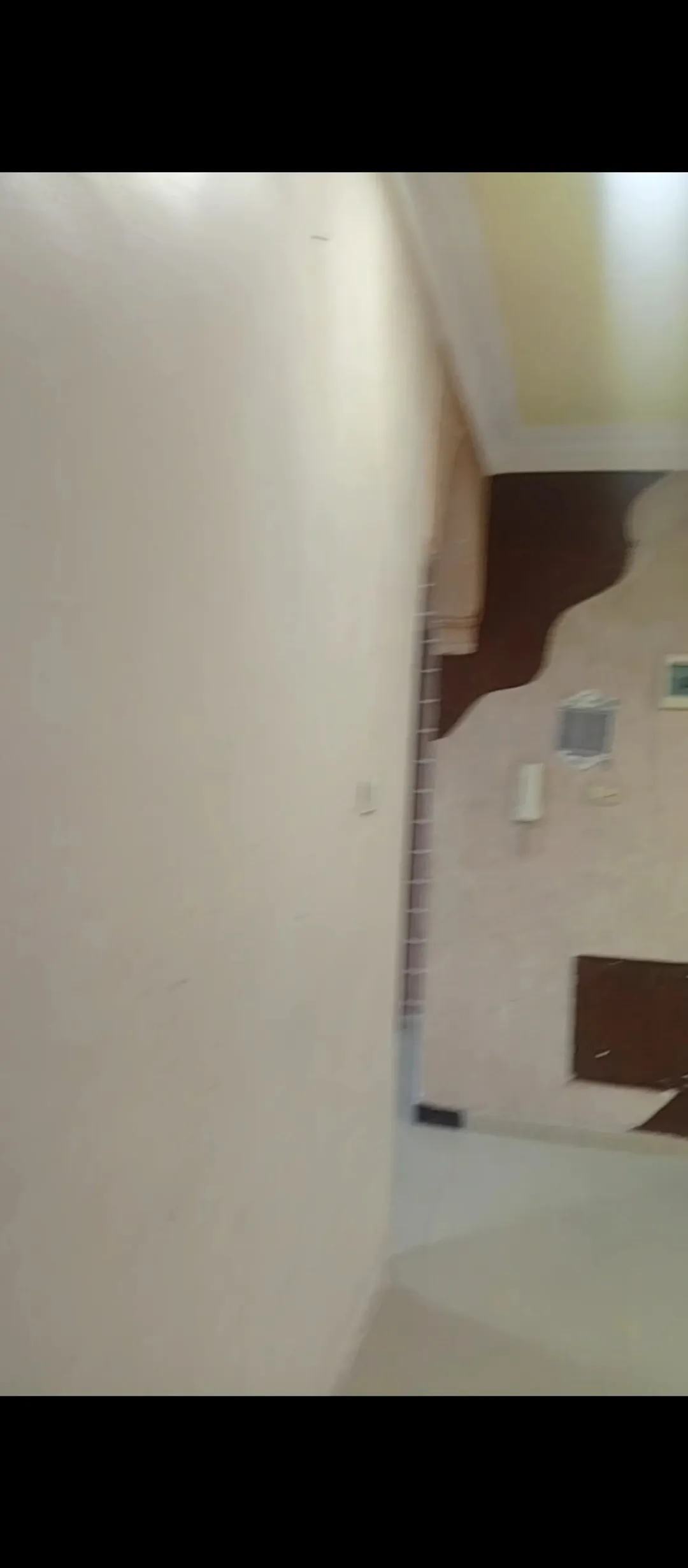 شقه للبيع بسعر مغري في اجمل مناطق في ضاحيه الاقصى بجانب جميع الخدمات 53000 .