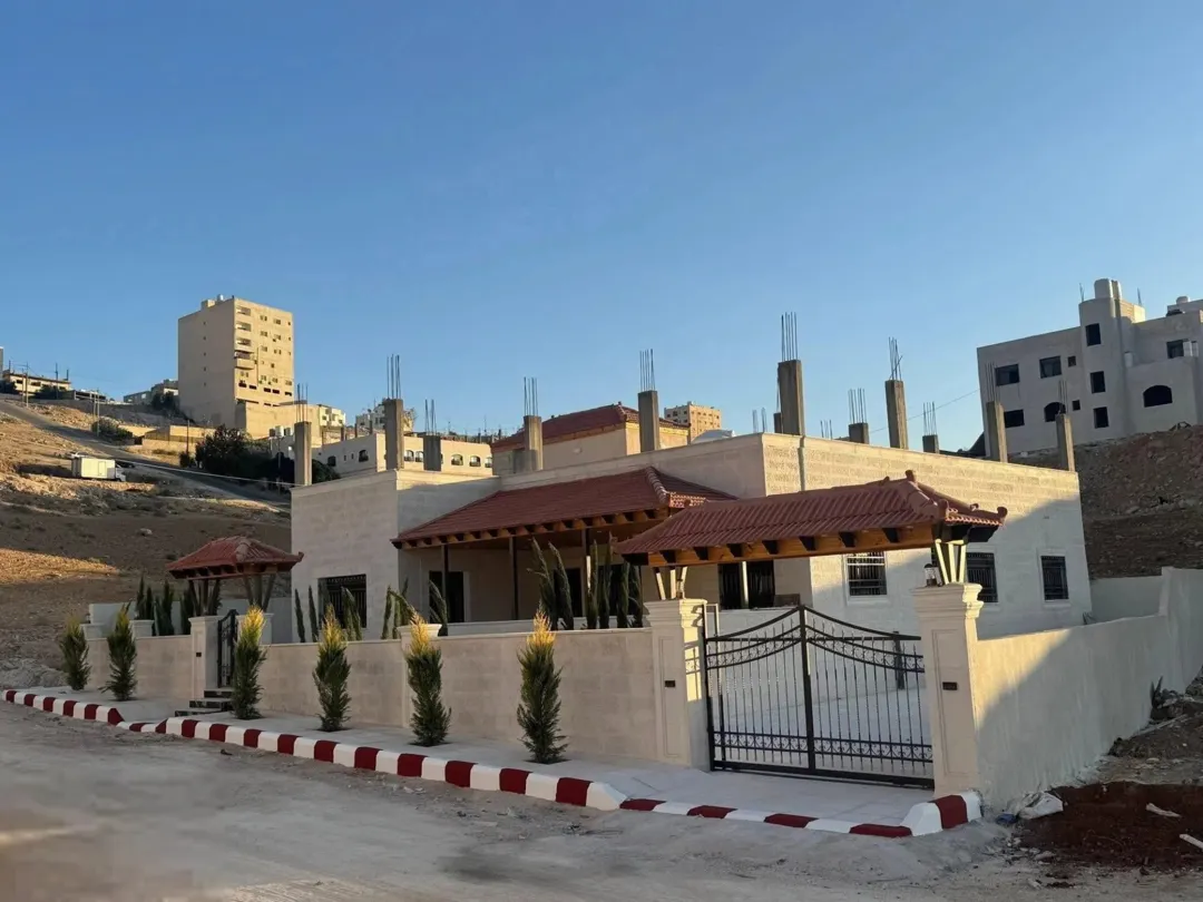 فيلا فاخرة للبيع في ضاحية المدينة المنورة – الزرقاء