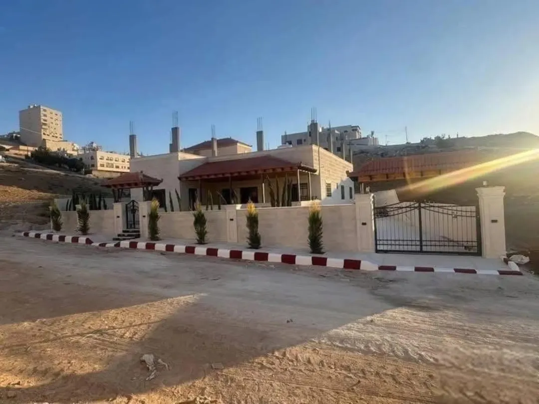 فيلا فاخرة للبيع في ضاحية المدينة المنورة – الزرقاء
