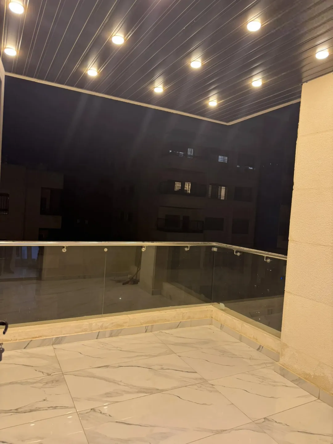 شقة فاخرة بمساحة 160 متر في الطابق الثالث – الجبيهة