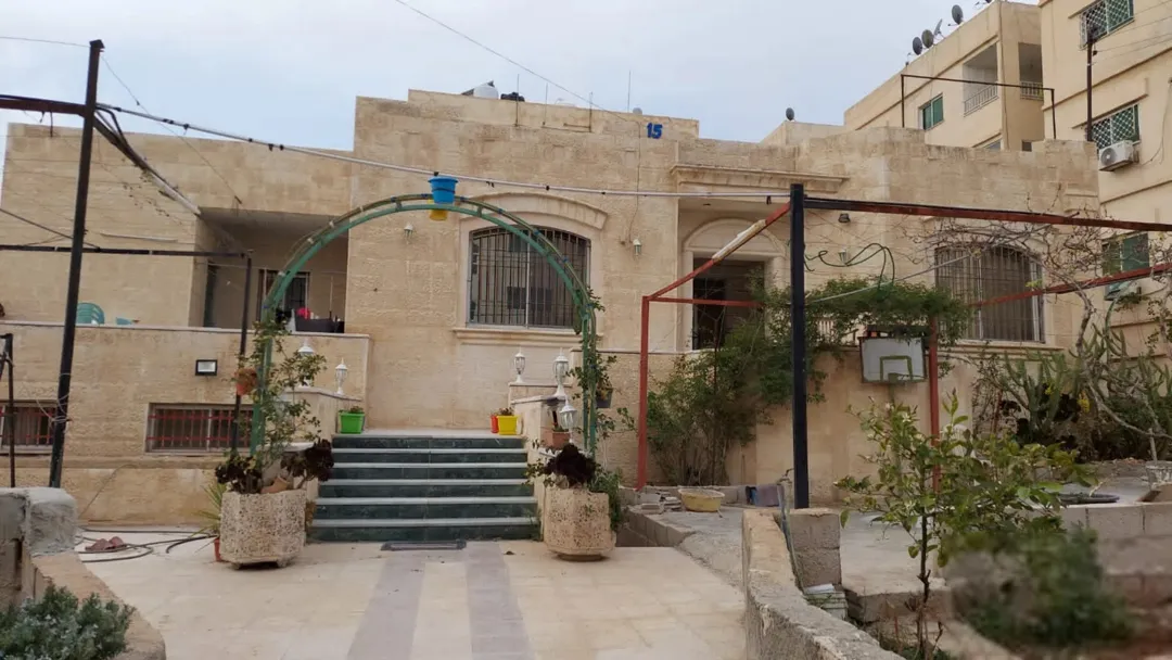 فيلا واسعة للبيع في الزرقاء الجديدة