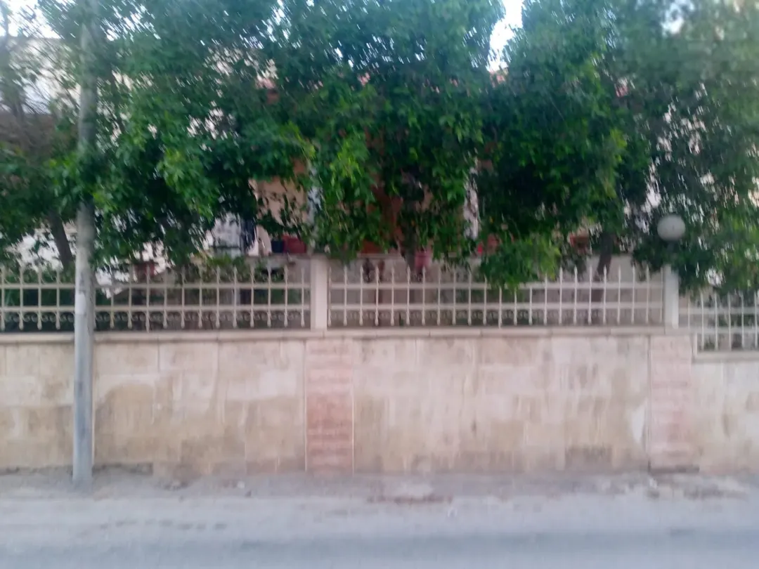 سطح 260م للبيع مع فرصة استثمار 3 طوابق وروف – جاهز للبناء – الزرقاء الجديدة