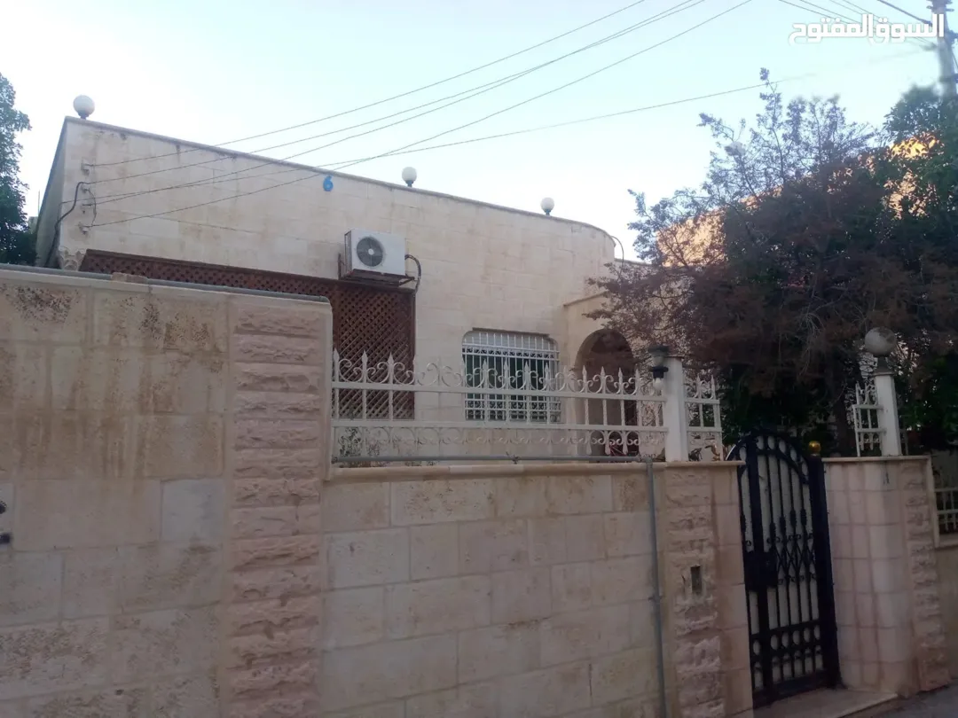 سطح 260م للبيع مع فرصة استثمار 3 طوابق وروف – جاهز للبناء – الزرقاء الجديدة