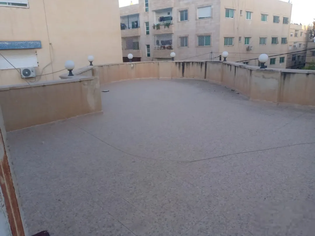 سطح 260م للبيع مع فرصة استثمار 3 طوابق وروف – جاهز للبناء – الزرقاء الجديدة