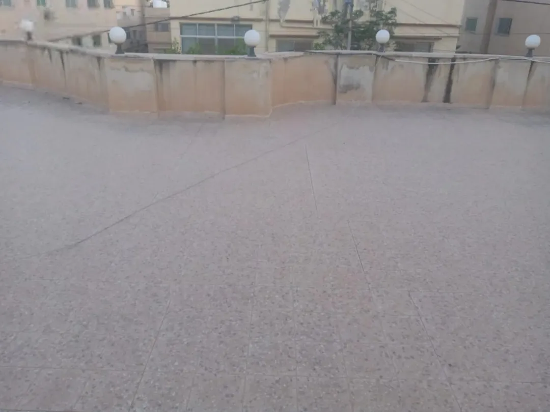 سطح 260م للبيع مع فرصة استثمار 3 طوابق وروف – جاهز للبناء – الزرقاء الجديدة
