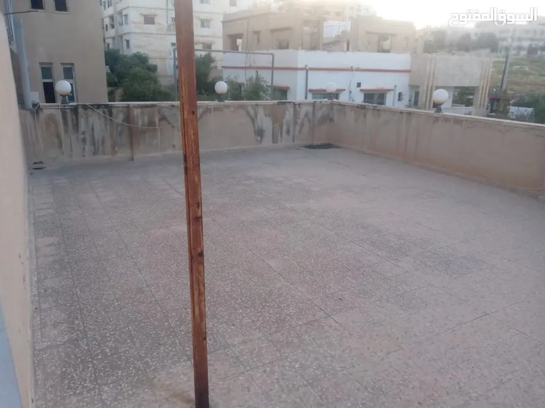سطح 260م للبيع مع فرصة استثمار 3 طوابق وروف – جاهز للبناء – الزرقاء الجديدة