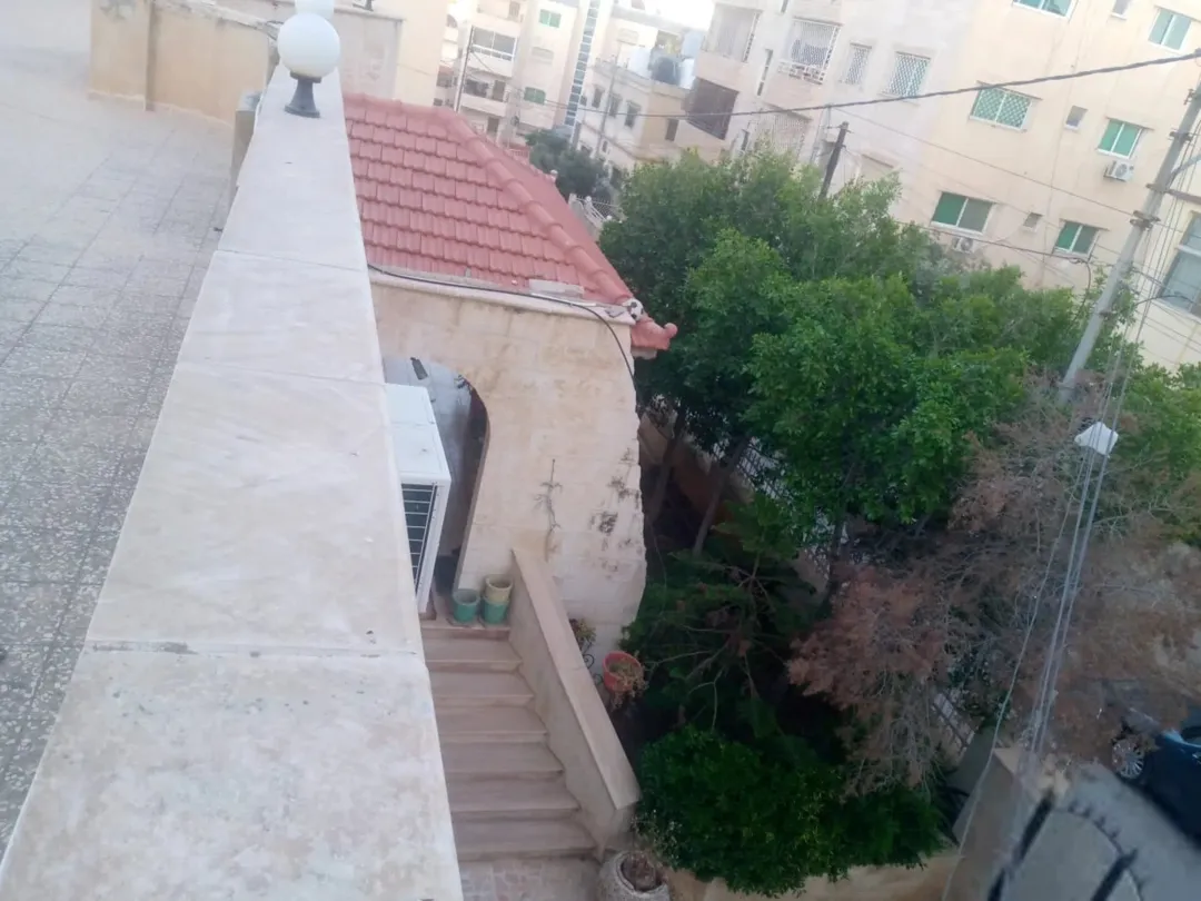سطح 260م للبيع مع فرصة استثمار 3 طوابق وروف – جاهز للبناء – الزرقاء الجديدة