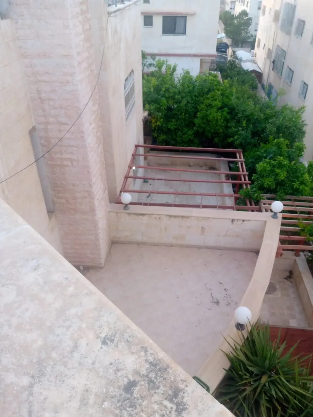 سطح 260م للبيع مع فرصة استثمار 3 طوابق وروف – جاهز للبناء – الزرقاء الجديدة