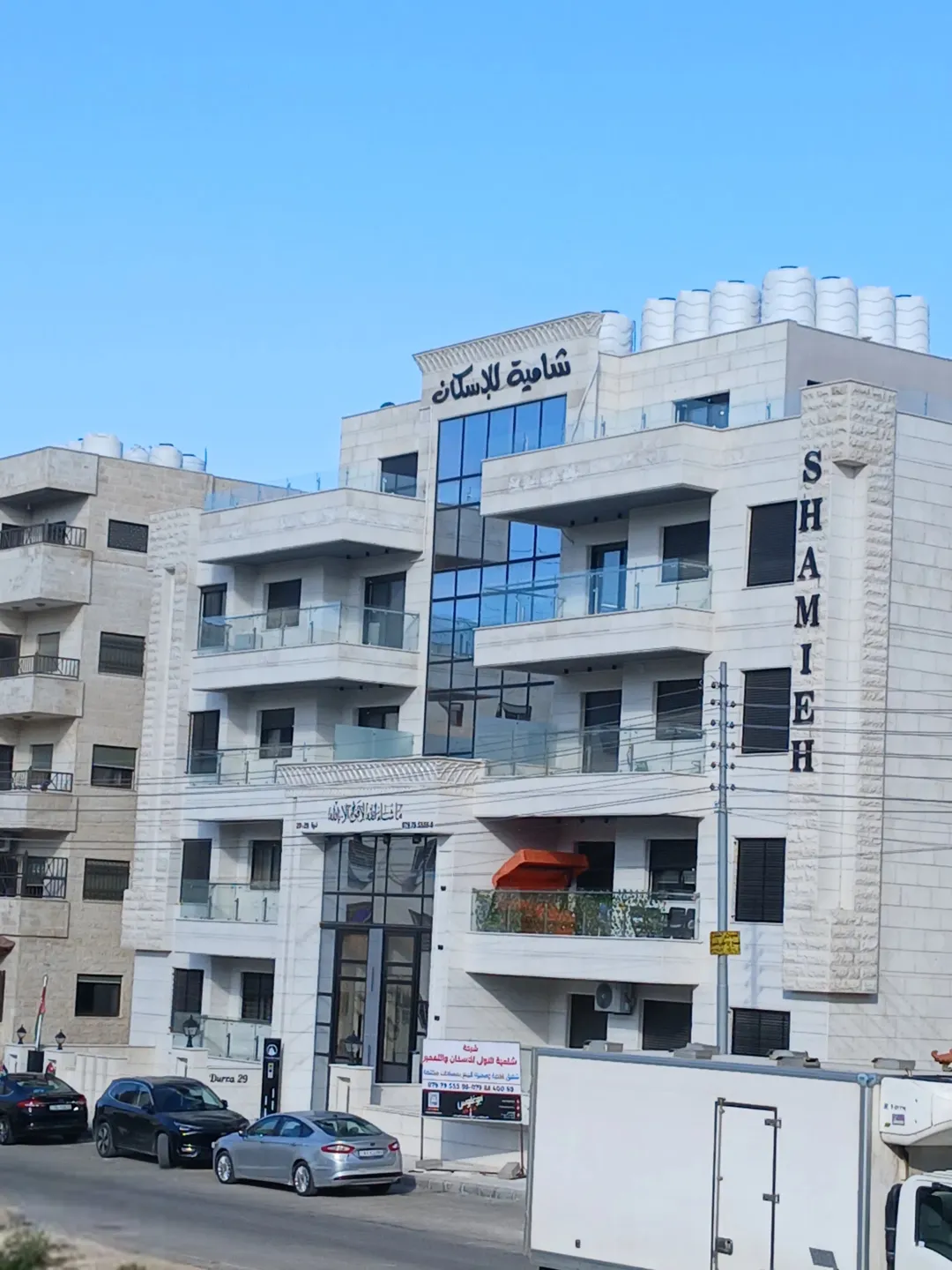 شقه مميزة جديده للبيع منطقة البنيات بجانب مدراس الحصاد وبالقرب من شارع المطار