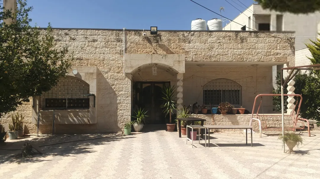 منزل مستقل مميز للبيع في المقابلين