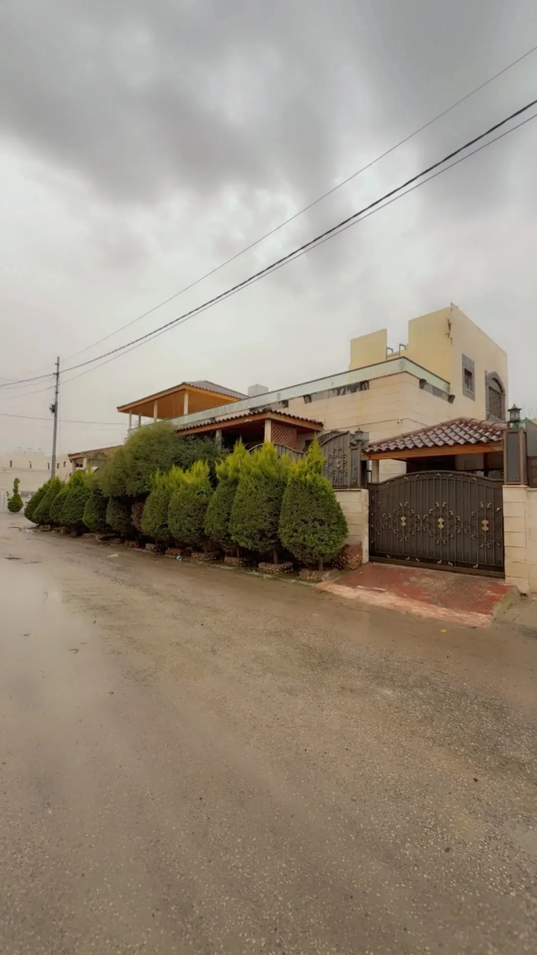 بيت مستقل شبه فيلا للبيع في سحاب بالقرب من مستشفى التوتنجي