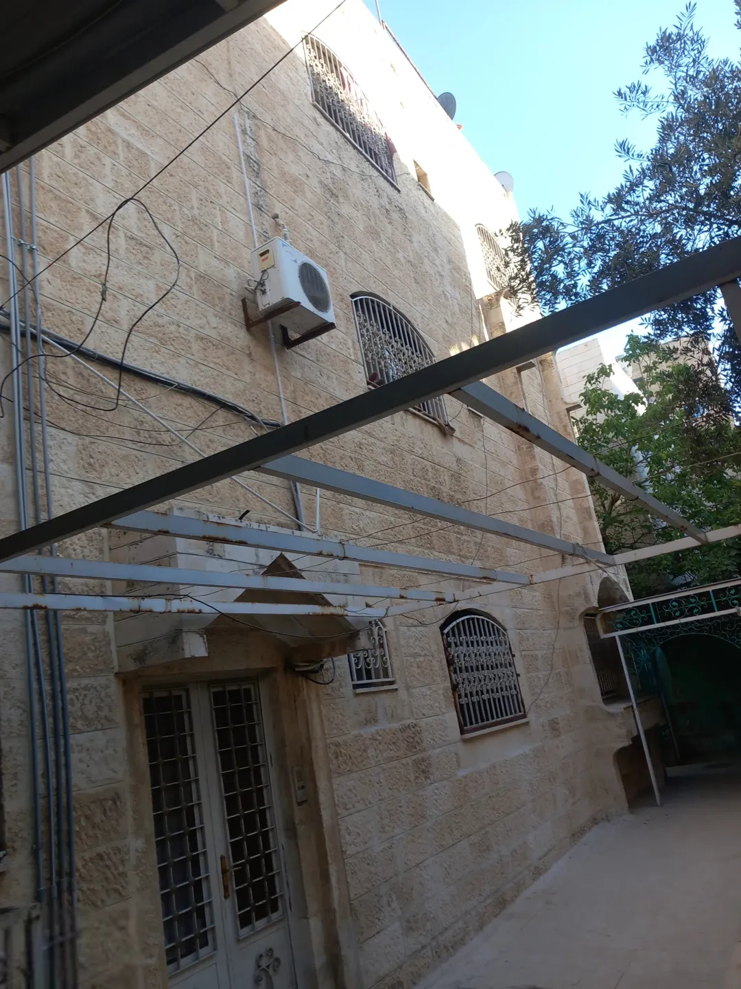 عمارة سكنية للبيع في موقع استراتيجي بجبل الحسين