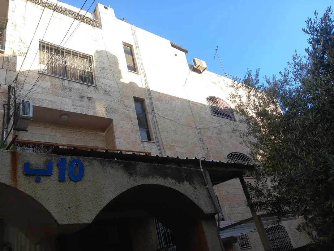 عمارة سكنية للبيع في موقع استراتيجي بجبل الحسين
