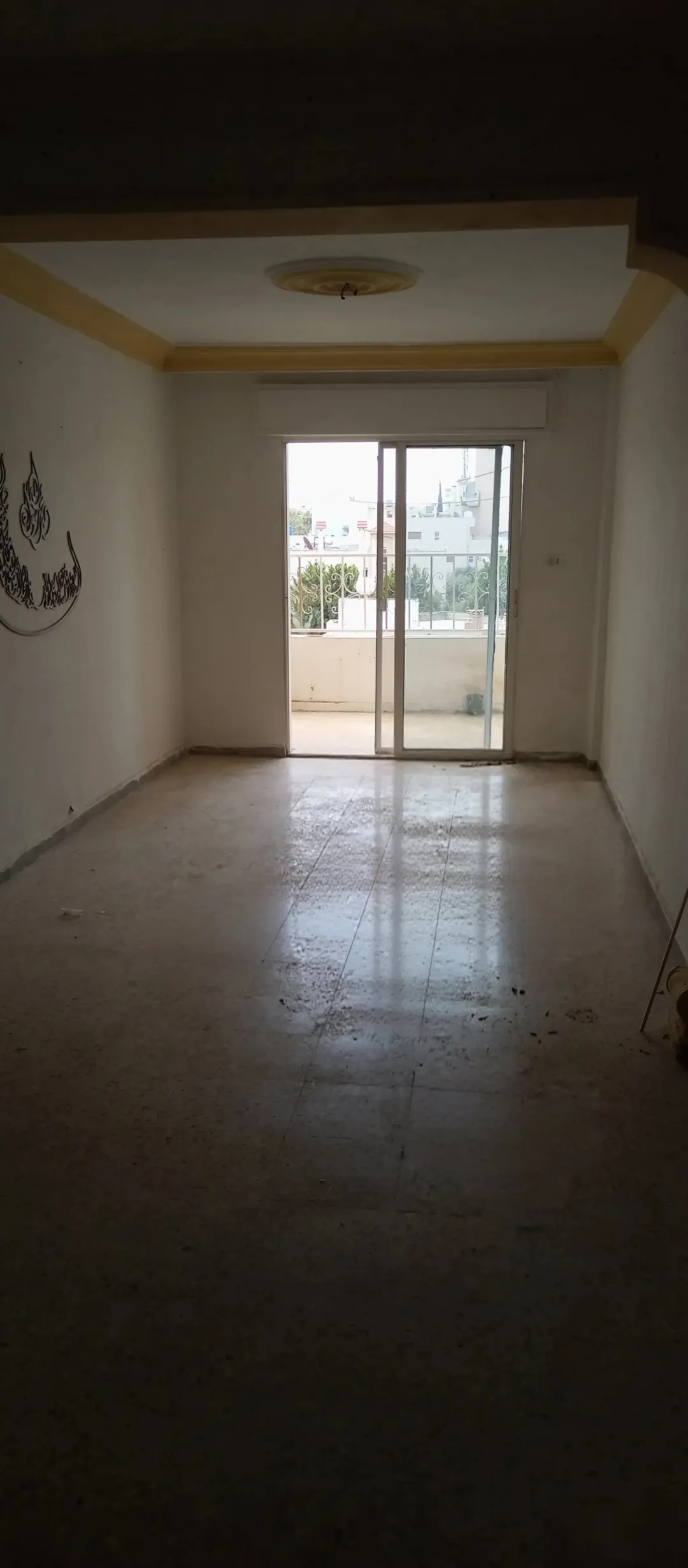 شقة للبيع في موقع متميز خلف السيفوي بالقرب من مسجد نور العيدي