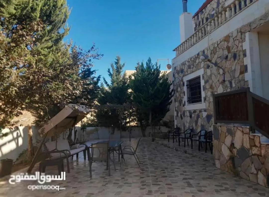 فيلا دوبلكس للبيع في المغاريب – السلط بإطلالة بانورامية ساحرة