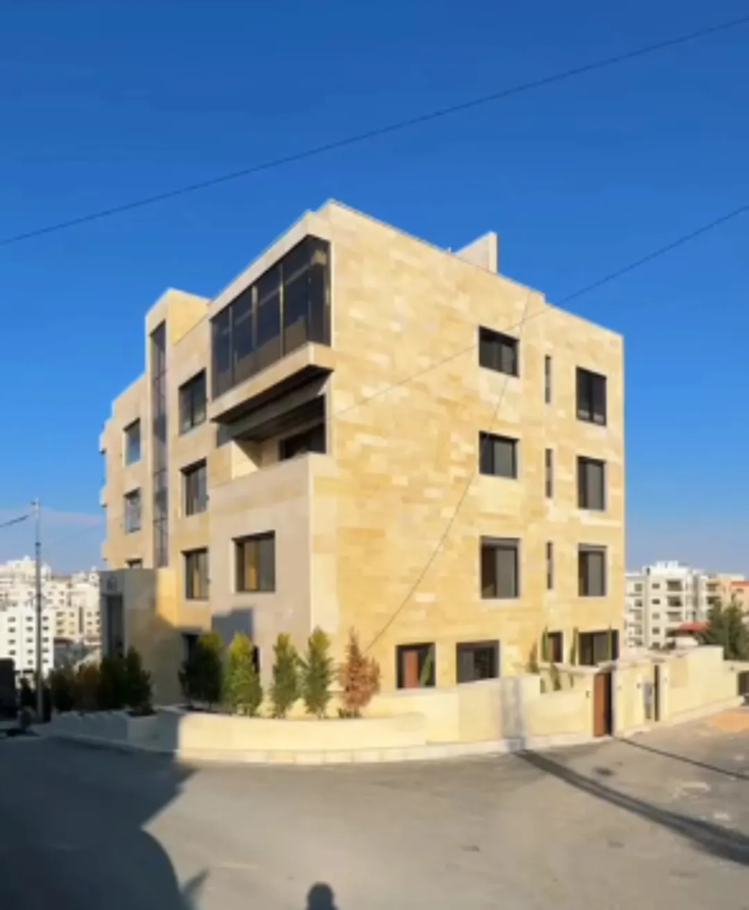 دوبلكس فاخر في شفا بدران – عمّان كهرباء مجانية كراج فندقي تشطيبات راقية