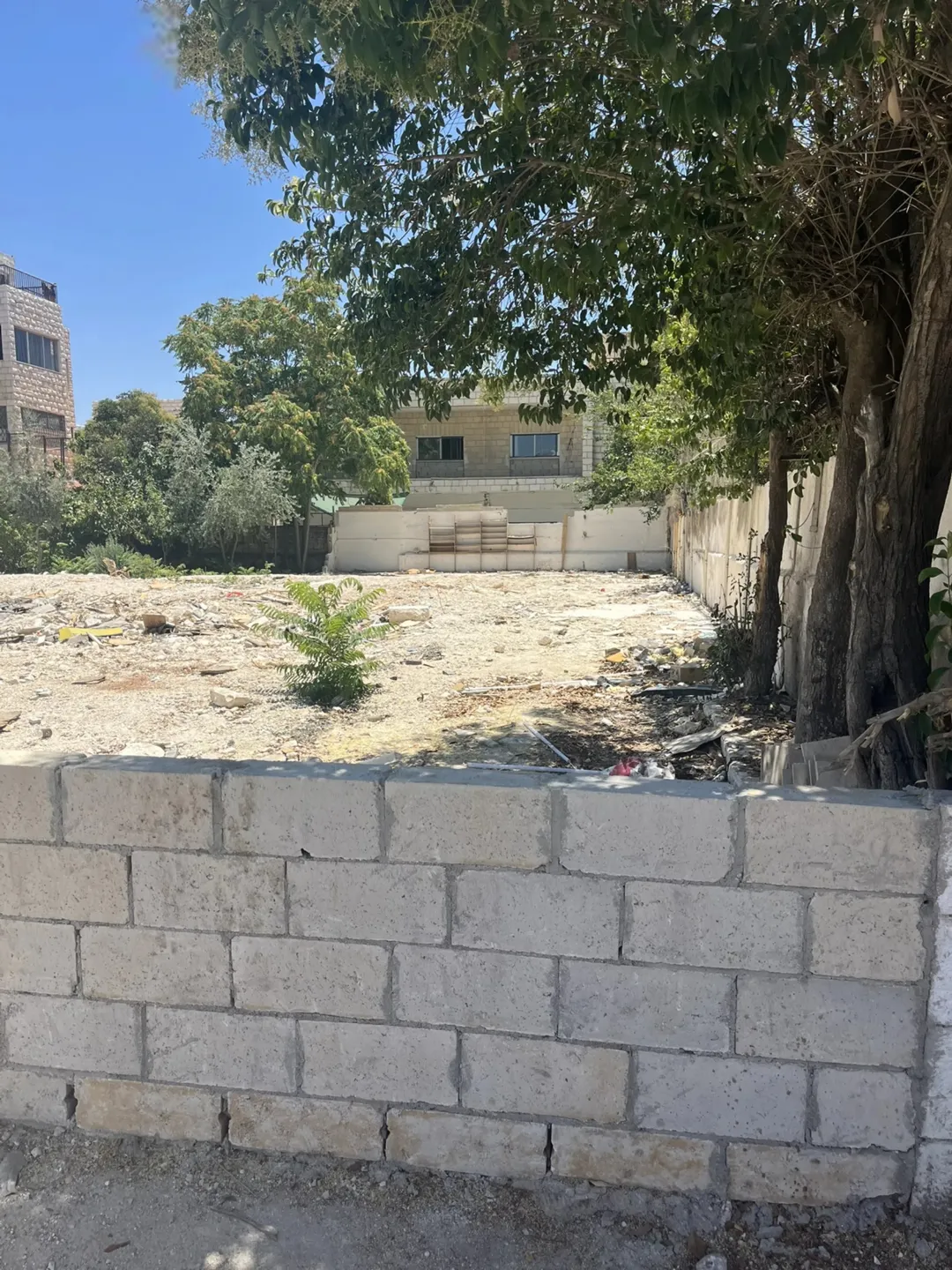 ارض مميزة للبيع في جبل الحسين موقع استثنائي