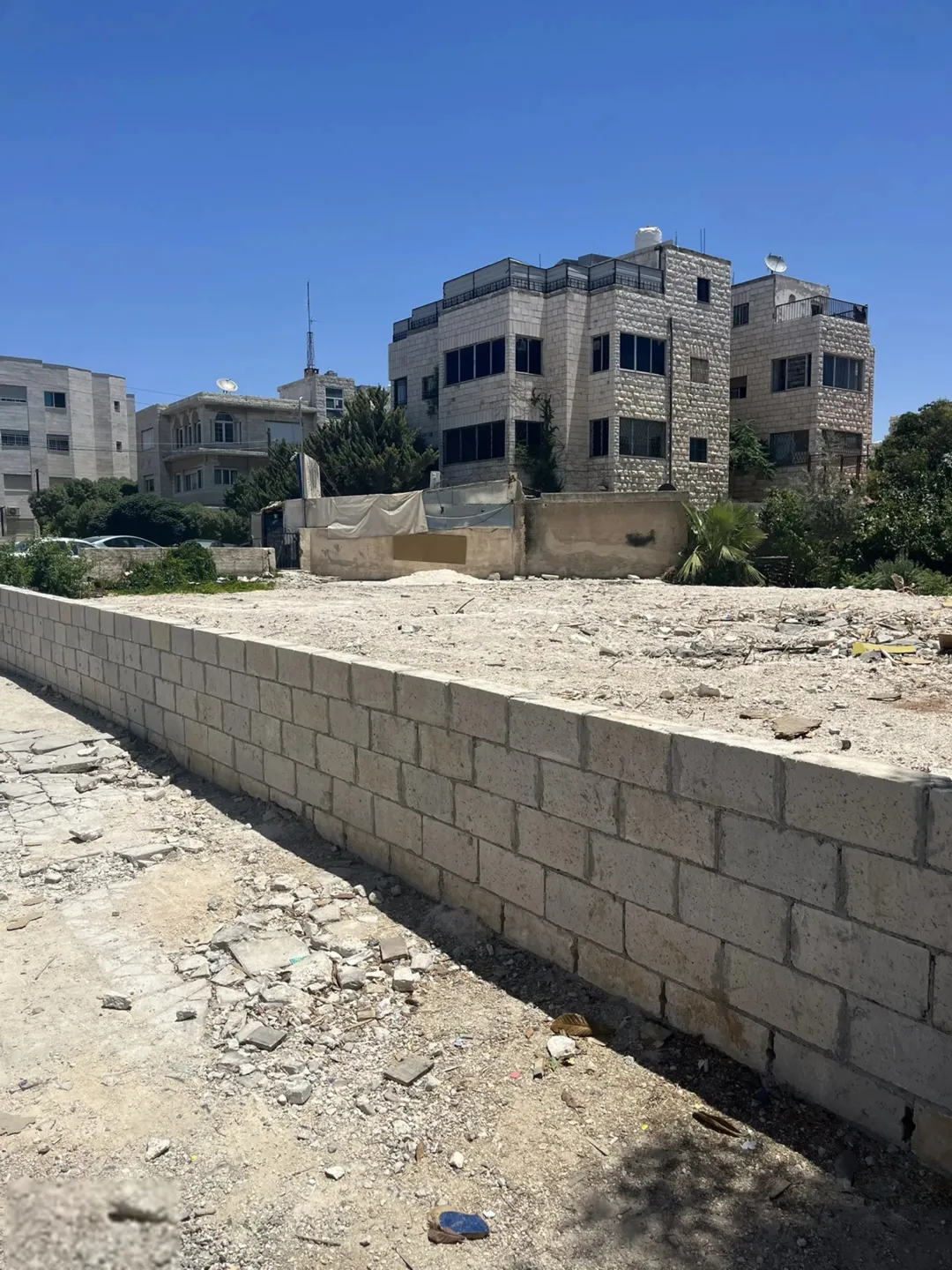 ارض مميزة للبيع في جبل الحسين موقع استثنائي