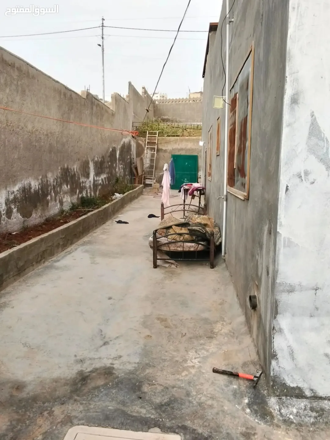 قطعة أرض خصبة في المغيرات منزل طابق واحد مع أشجار مثمرة للبيع