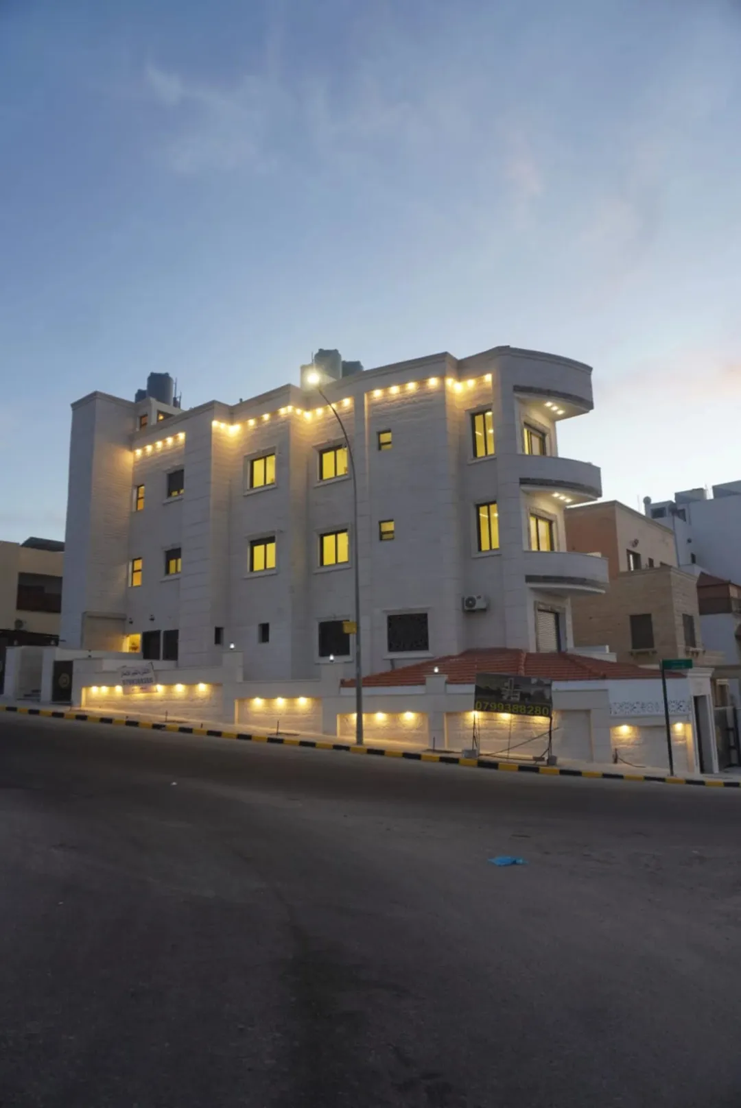 شقة طابق كامل للبيع في العقبة – السكنية التاسعة بإطلالة بحرية مميزة