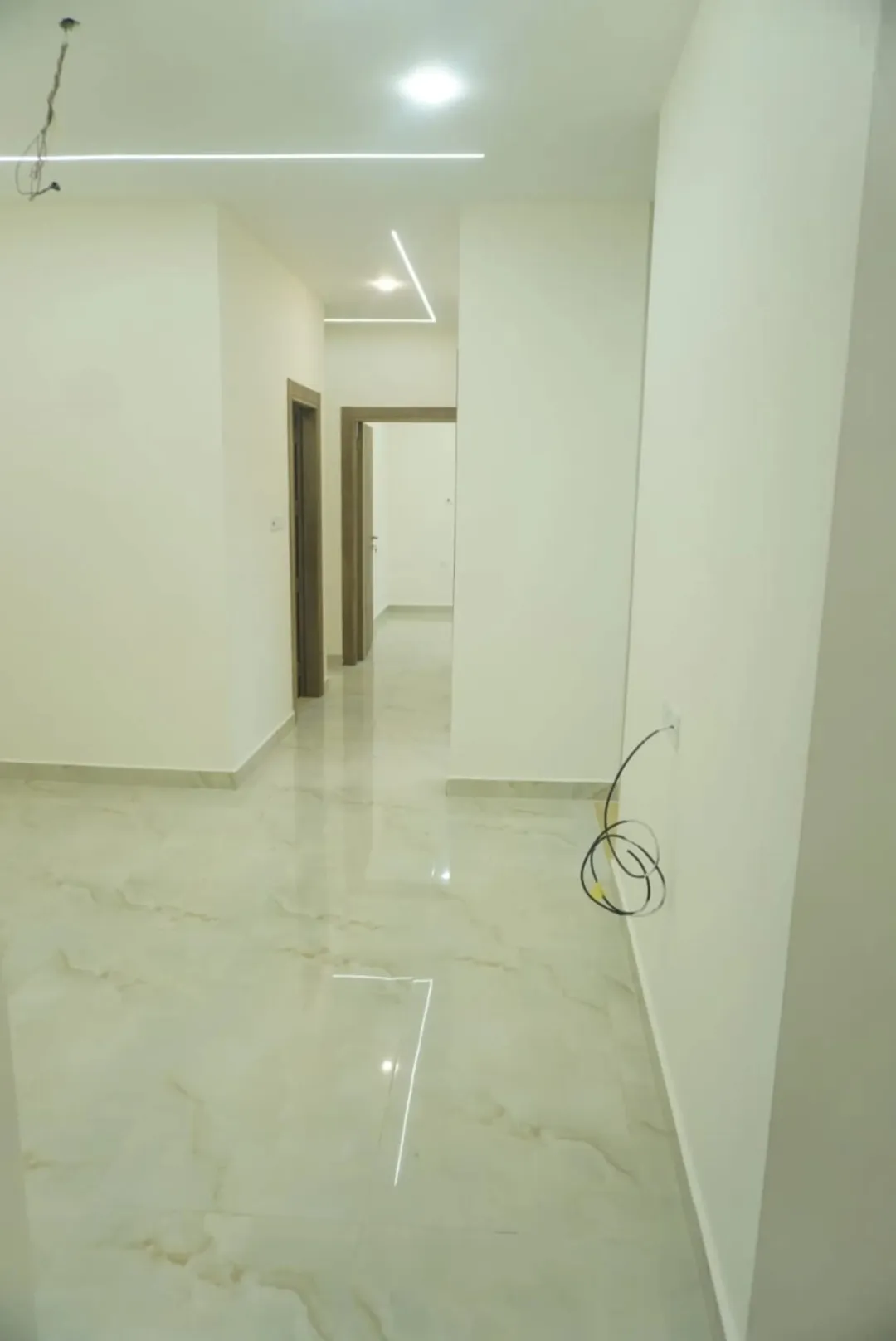 شقة طابق كامل للبيع في العقبة – السكنية التاسعة بإطلالة بحرية مميزة