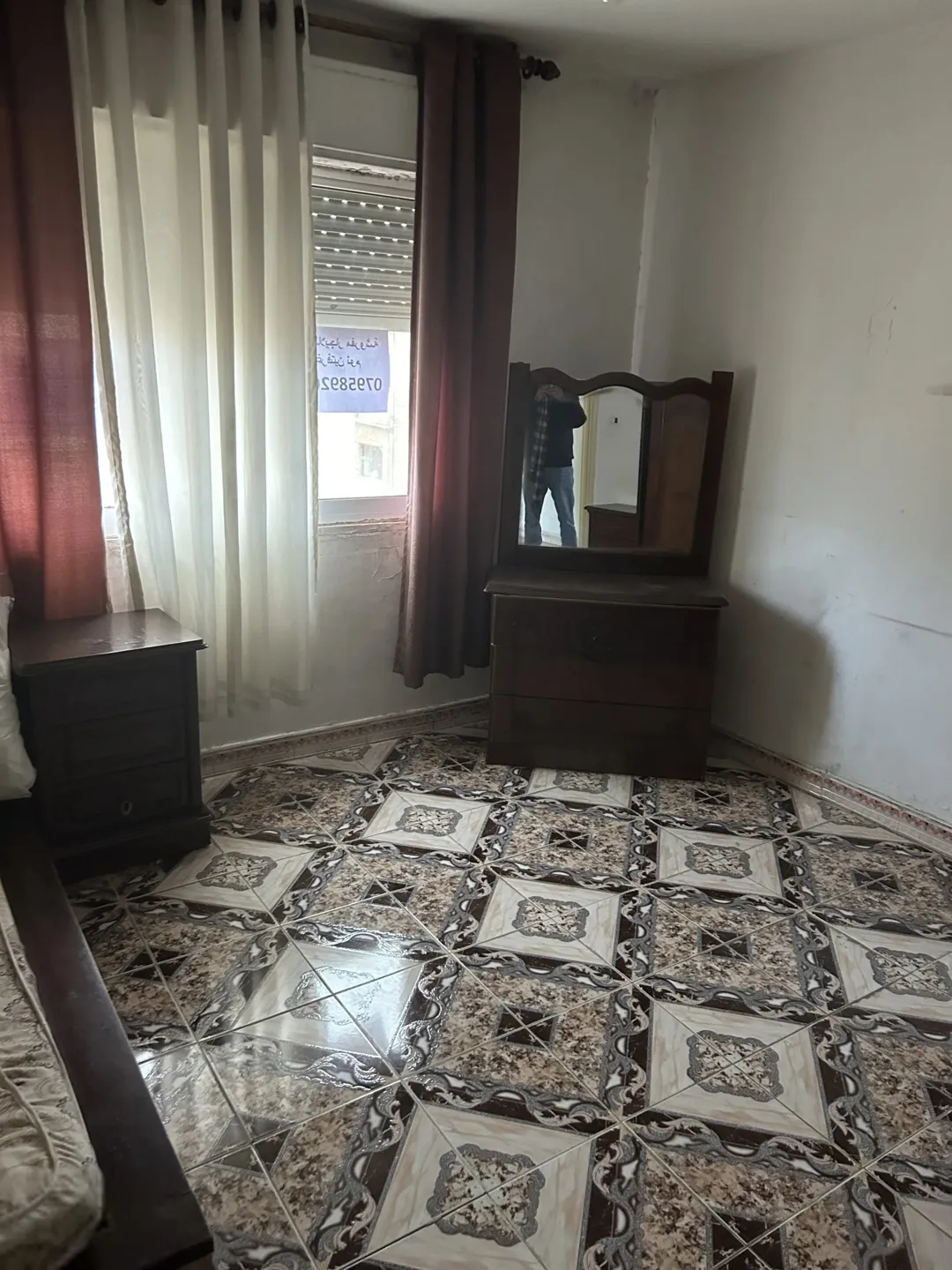 شقة مفروشة للبيع مقابل الجامعه الاردنيه ، 80 م ، ط3 ، مصعد ، كراج ، عماره السلام،