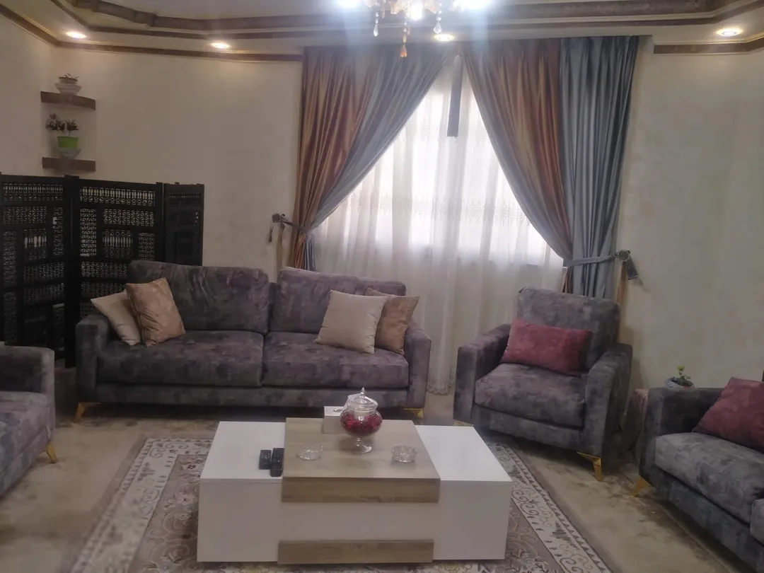 شقة فاخرة للبيع في ضاحية الأمير حسن 120 متر