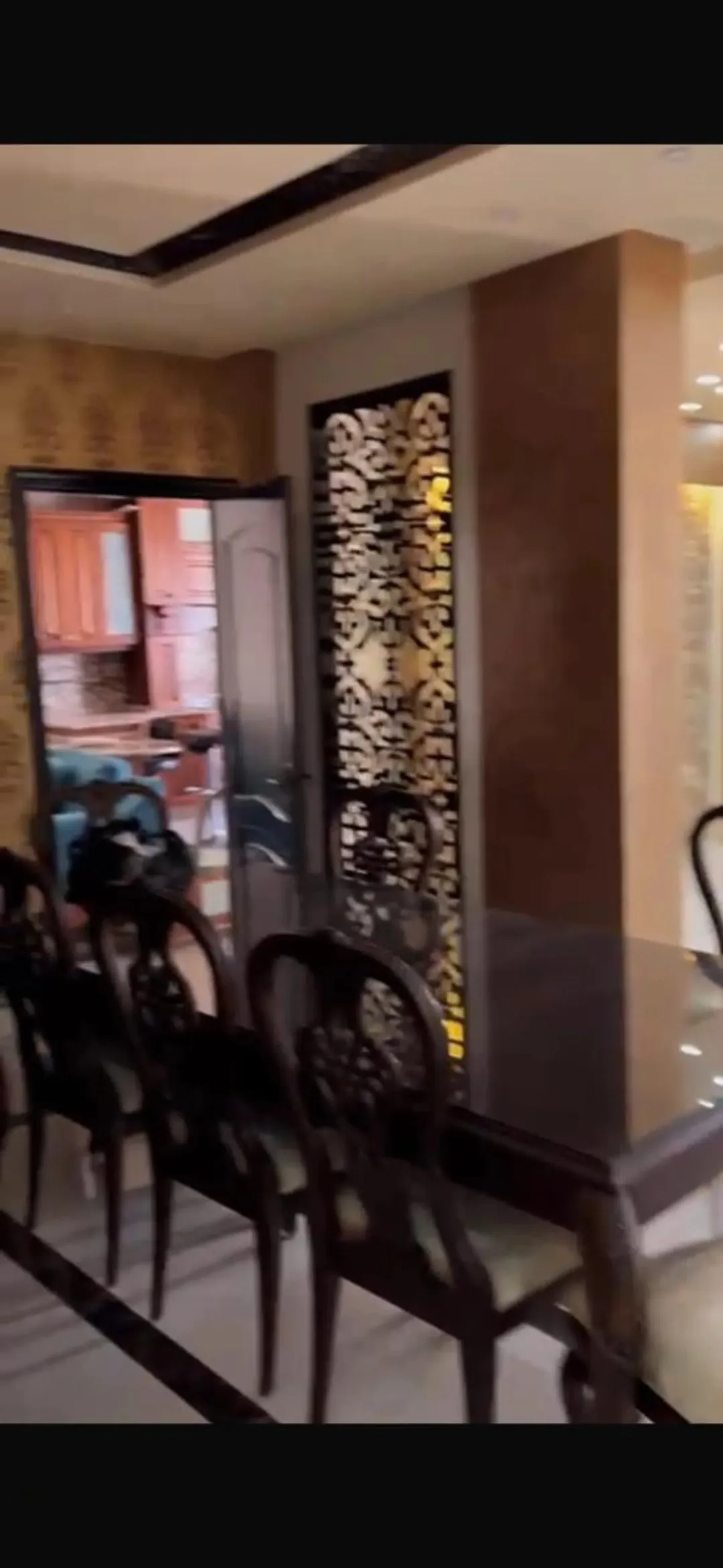 شقة طابق ثالث مع روف للبيع