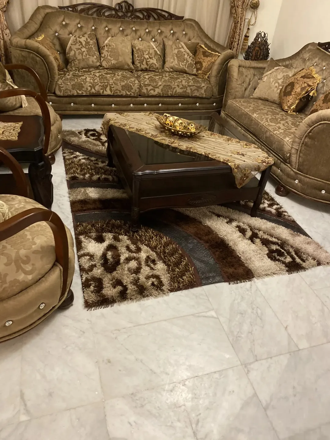 شقة أرضية فاخرة بنظام شبه فيلا للإيجار في الشميساني | ID 917452