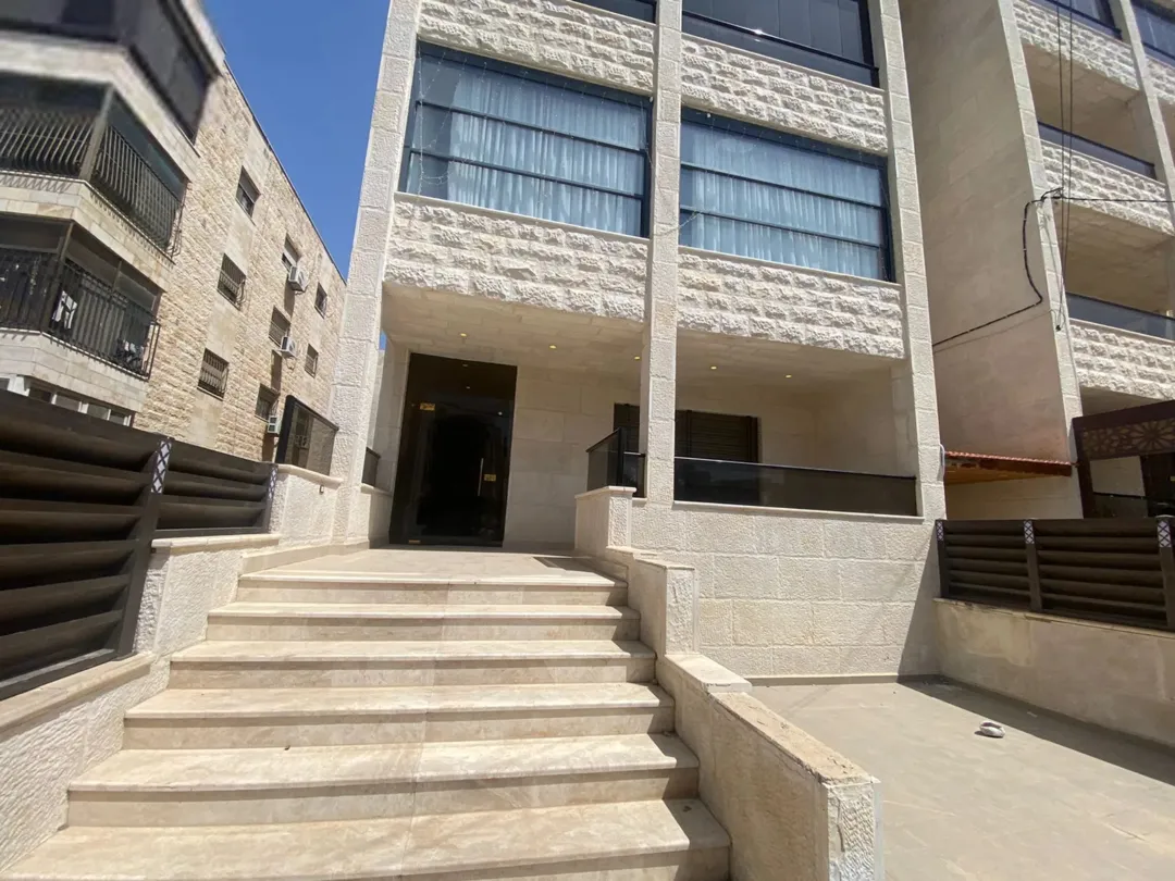 شقة فاخرة للبيع في إربد – موقع متميز بالقرب من الجامعات