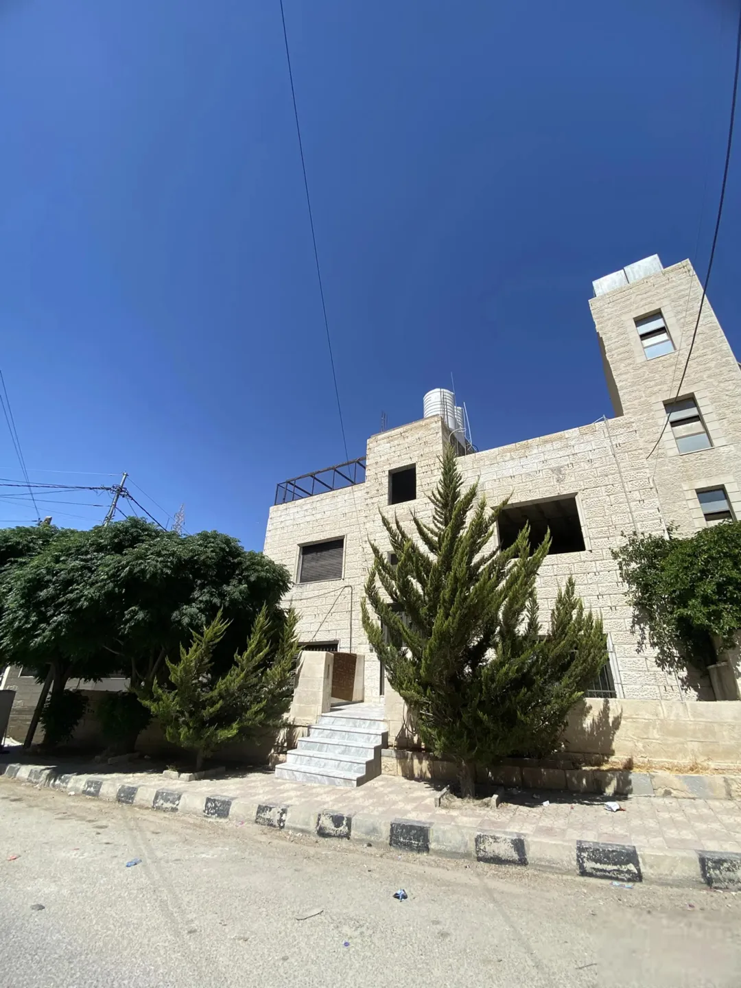 عمارة سكنية للبيع في حي العروبة – القويسمة