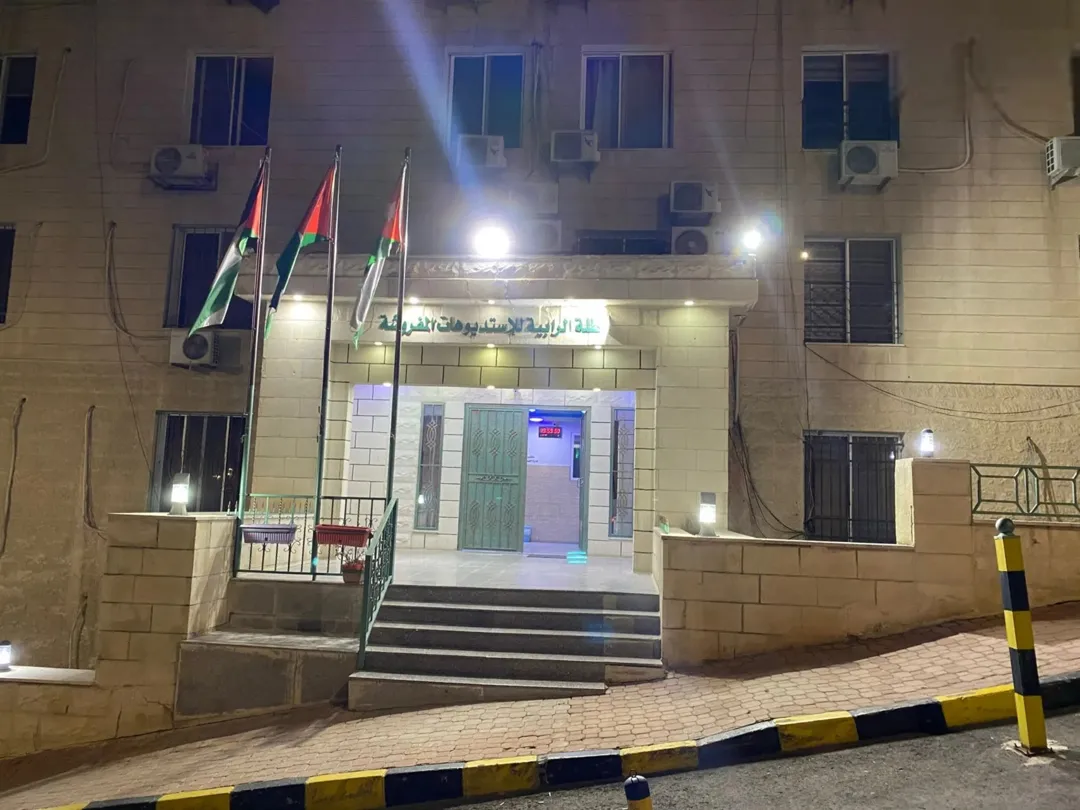 فرصة استثمارية مميزة, استوديو مفروش للبيع في الرابية، في منطقة حيوية مناسب للسكن أو التأجير
