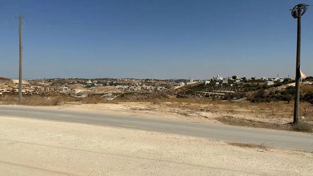 قطعة أرض سكنية مميزة بمساحة 868 م٢ في ناعور – العال والروضة