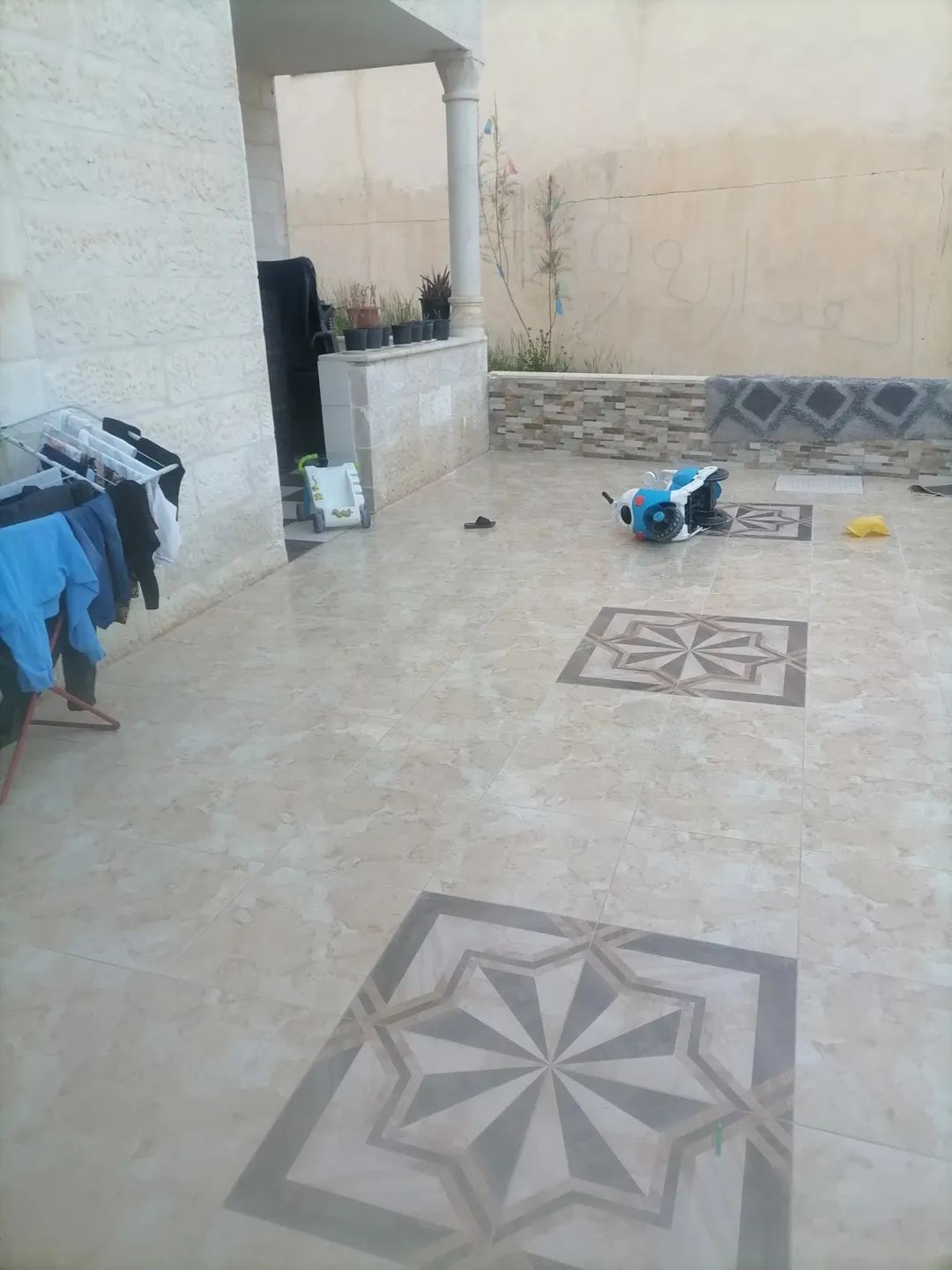 بيت مستقل بمساحة 200 م في منطقة جاوا