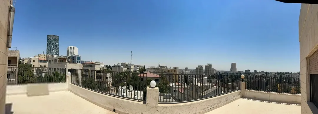تم تخفيض السعر شقة في منطقة العبدلي مقابل البوليفارد طابق 3 روف مساحة البيت كبيرة جدا مع إطلالة مميز