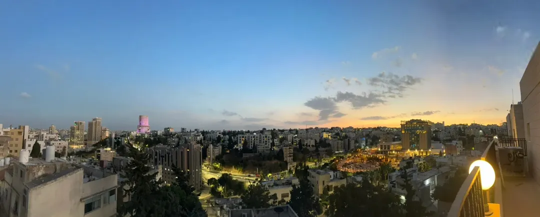 تم تخفيض السعر شقة في منطقة العبدلي مقابل البوليفارد طابق 3 روف مساحة البيت كبيرة جدا مع إطلالة مميز