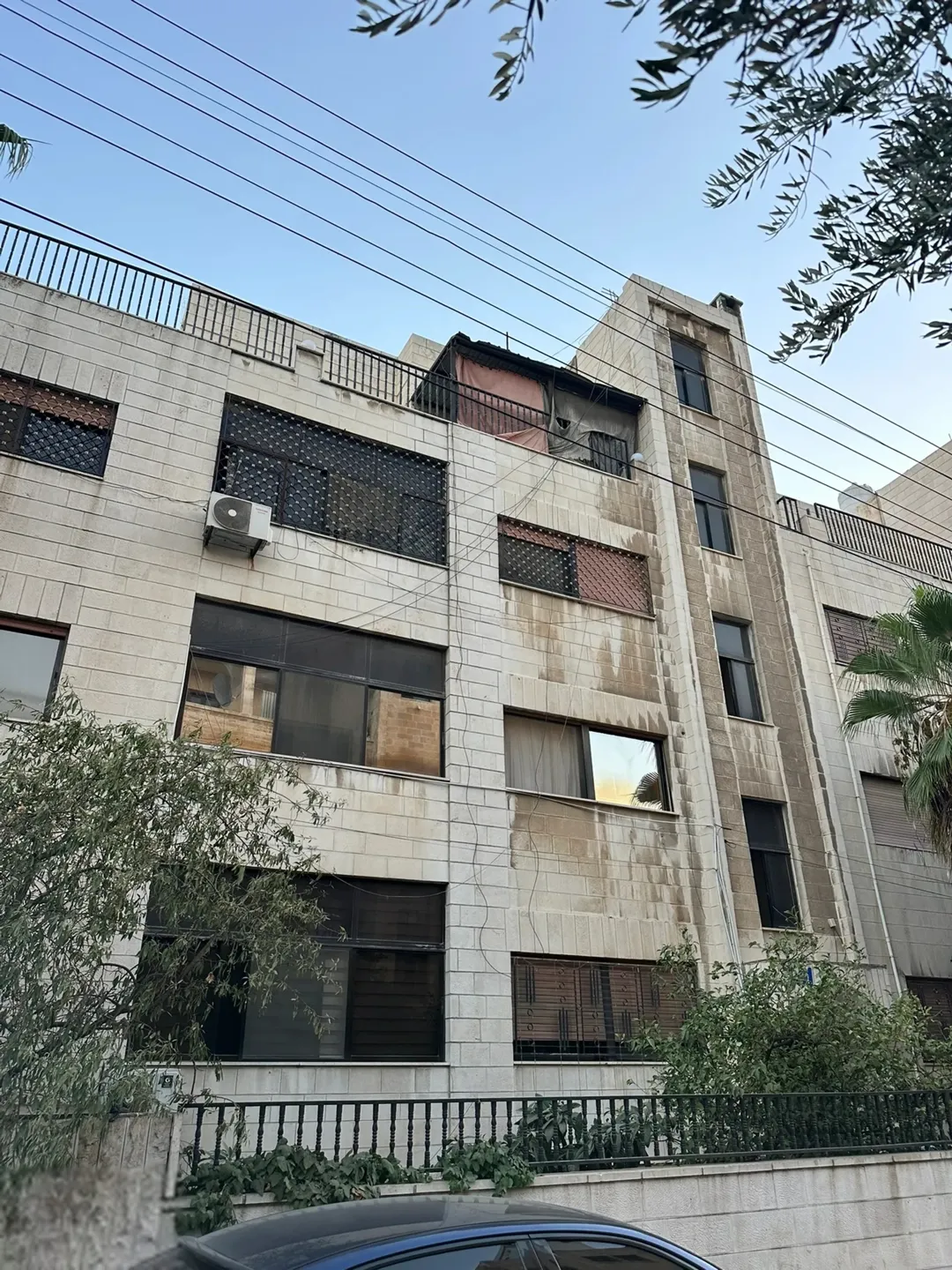 تم تخفيض السعر شقة في منطقة العبدلي مقابل البوليفارد طابق 3 روف مساحة البيت كبيرة جدا مع إطلالة مميز