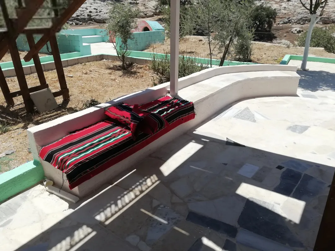 بيت ريفي أروع مناطق الشمال مبلط 2دنم مساحة الأرض 4.835 دنم موقع رائع ومطل ومشيك