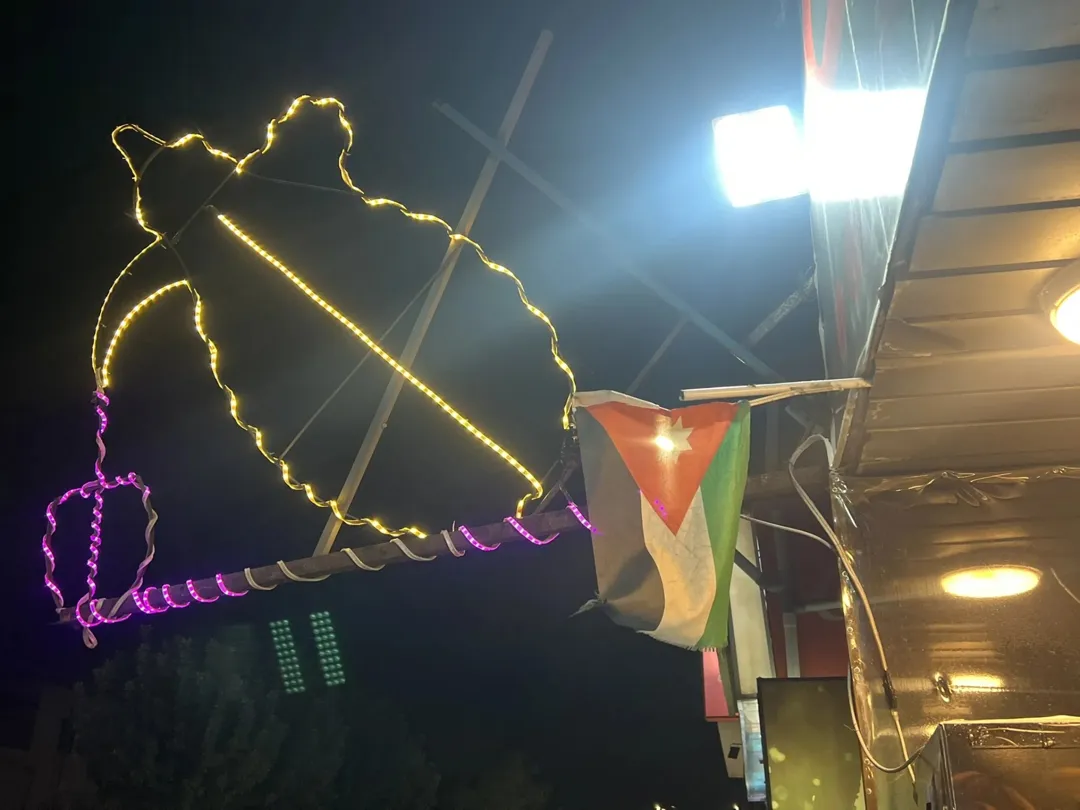 مقهى كامل جاهز ومكان مميز اقرأ الوصف تحت