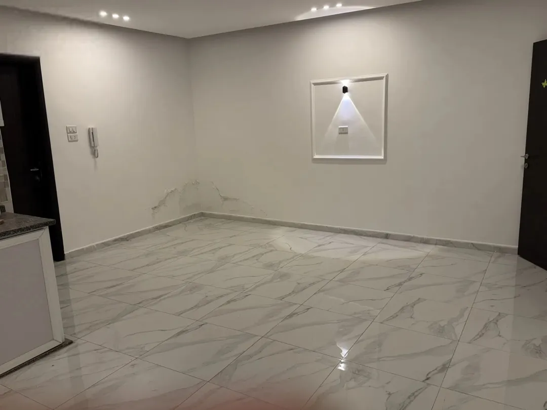 شقة للبيع في منطقة خلف بن العميد شارع البتراء