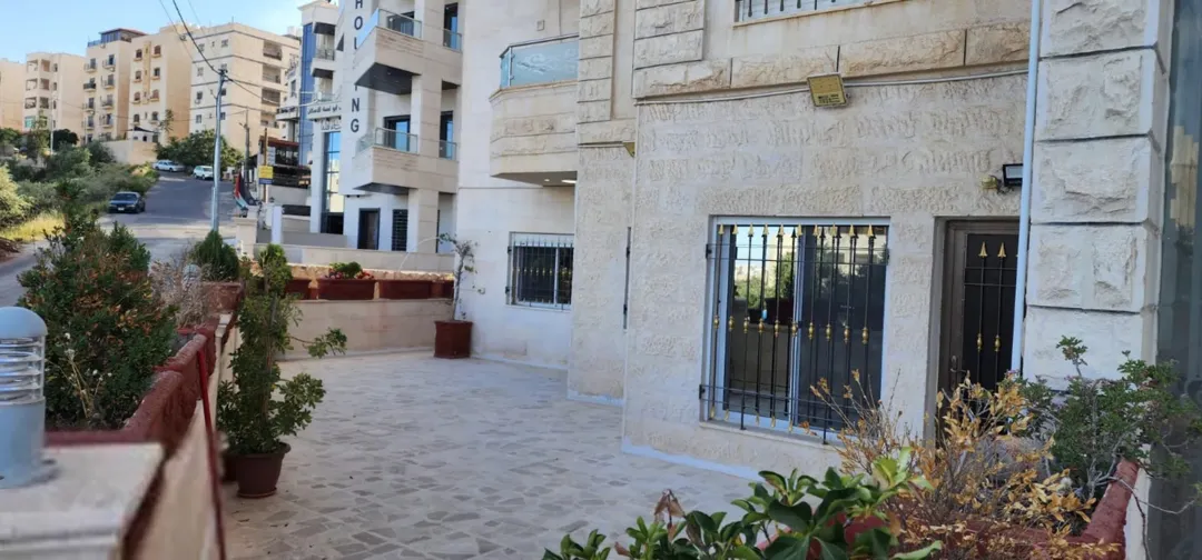 شقة أرضية للبيع في الجبيهة – حي أم زويتينة