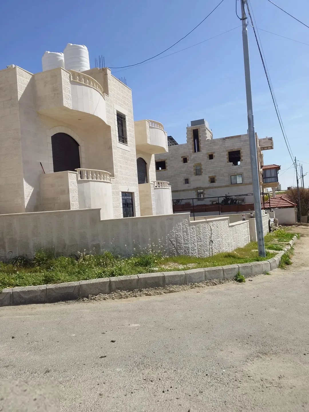 بيت مستقل فاخر للبيع في كوشان بالكونات