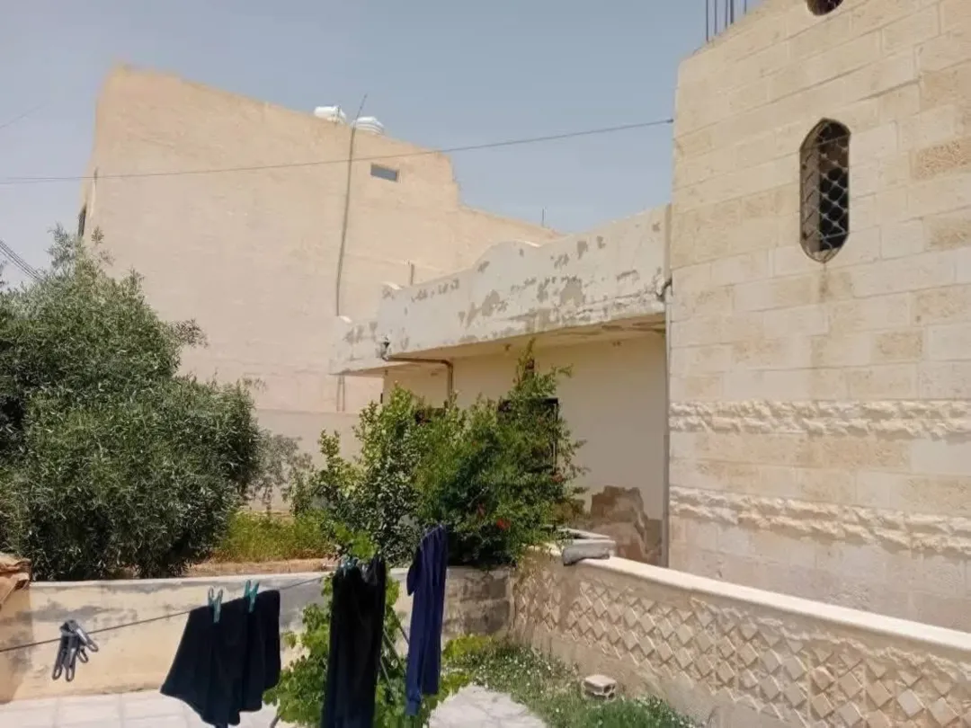بيت للبيع في المفرق الباديه الشماليه الشرقيه الزعتري الحي الغربي بأسعار مناسبه