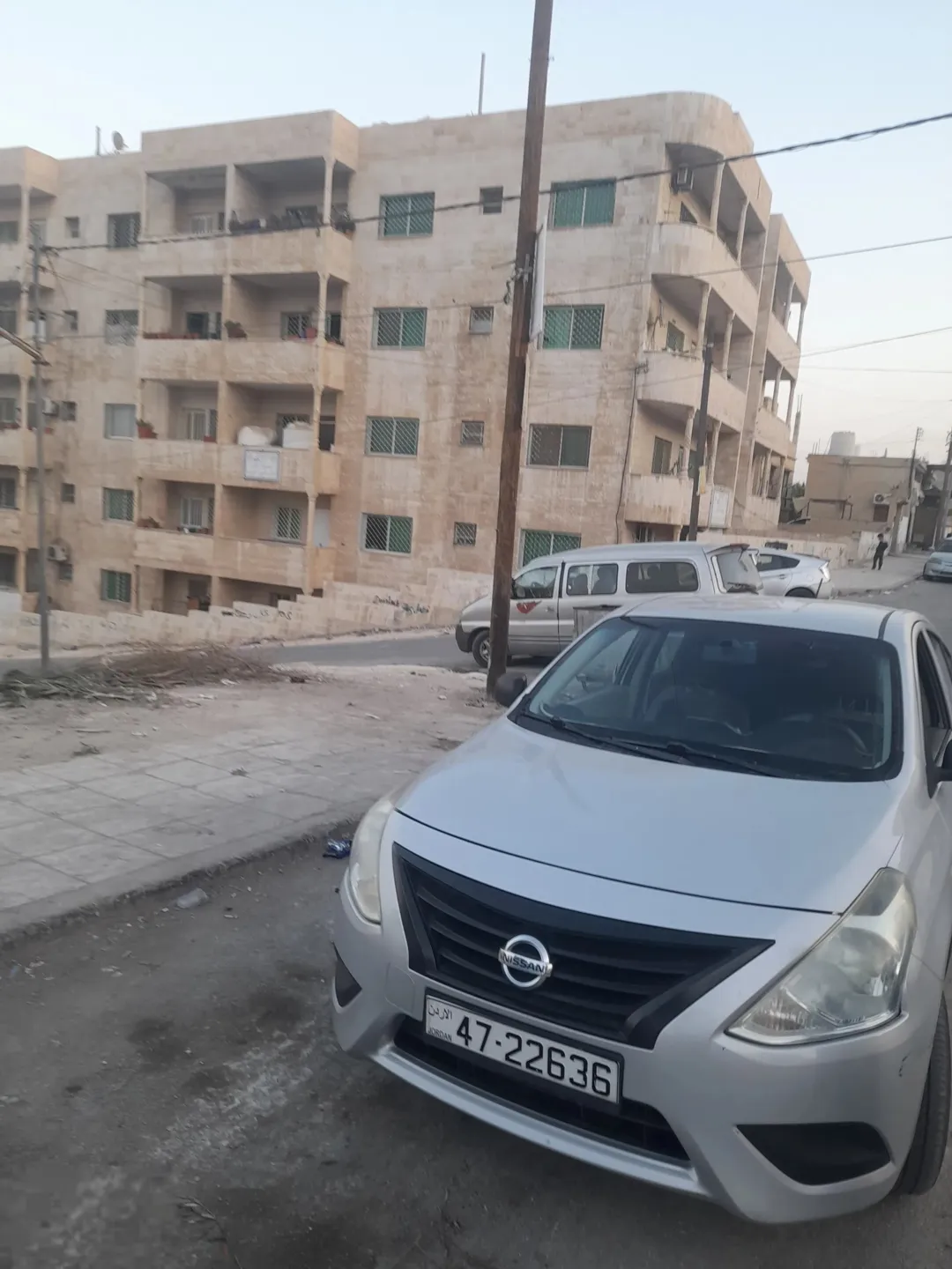 ارض تجاري مقابل مسجد الفلاح على 3 شوارع عالشارع الرئيسي