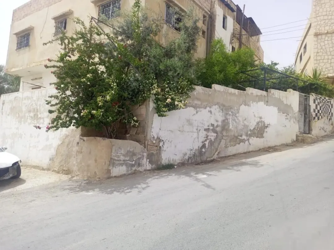 عمارتان للبيع في الزرقاء جبل الأمير حمزة